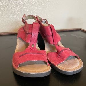 Red Havana Sling Hush Puppies, US women’s size 8